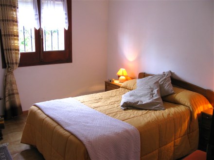the second bed room has a doble bed