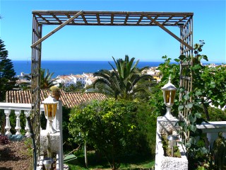 Garten mit Blick auf das Meer bei Marbella Costa del Sol