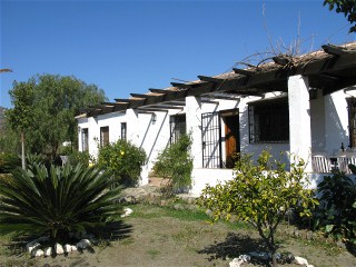 Die Villa del Sol liegt ruhig und ländlich zwischen Torros und Nerja